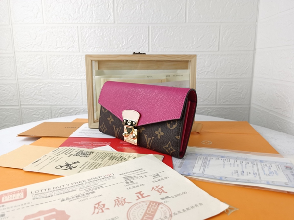 LVコピーウォレット背面デザイン